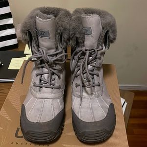 Grey Ugg Adirondack boot size 9